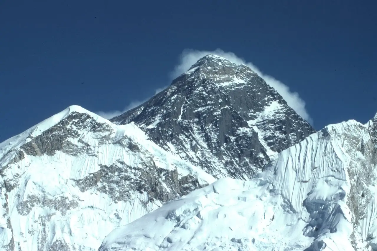 Rainbow Valley Everest Guide