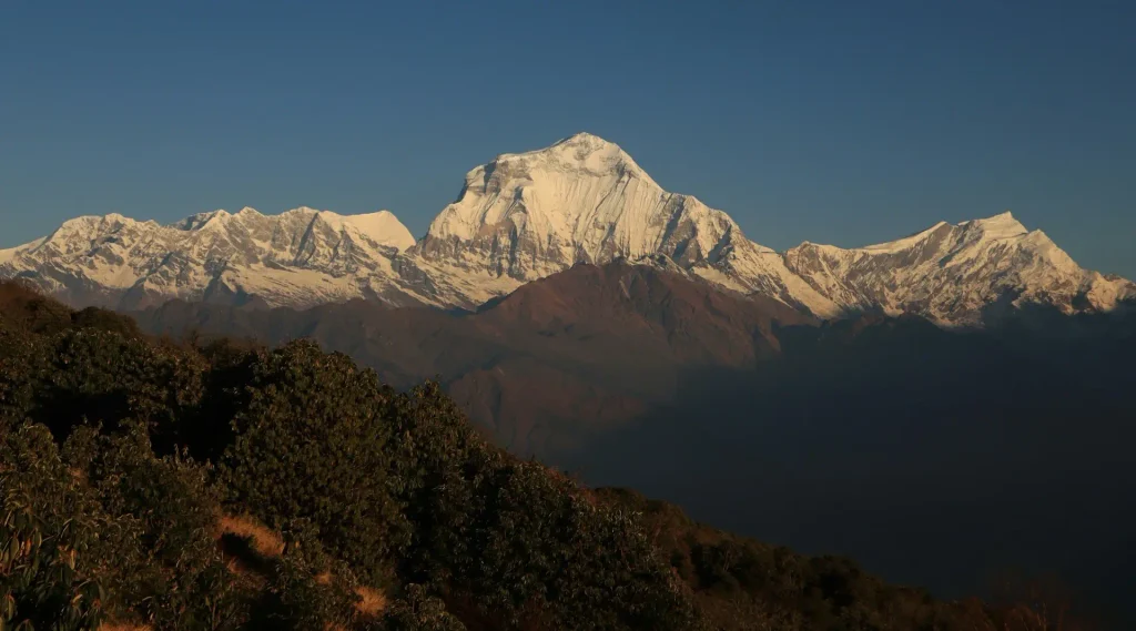 Trek sur la crête des Annapurnas au Népal avec des enfants